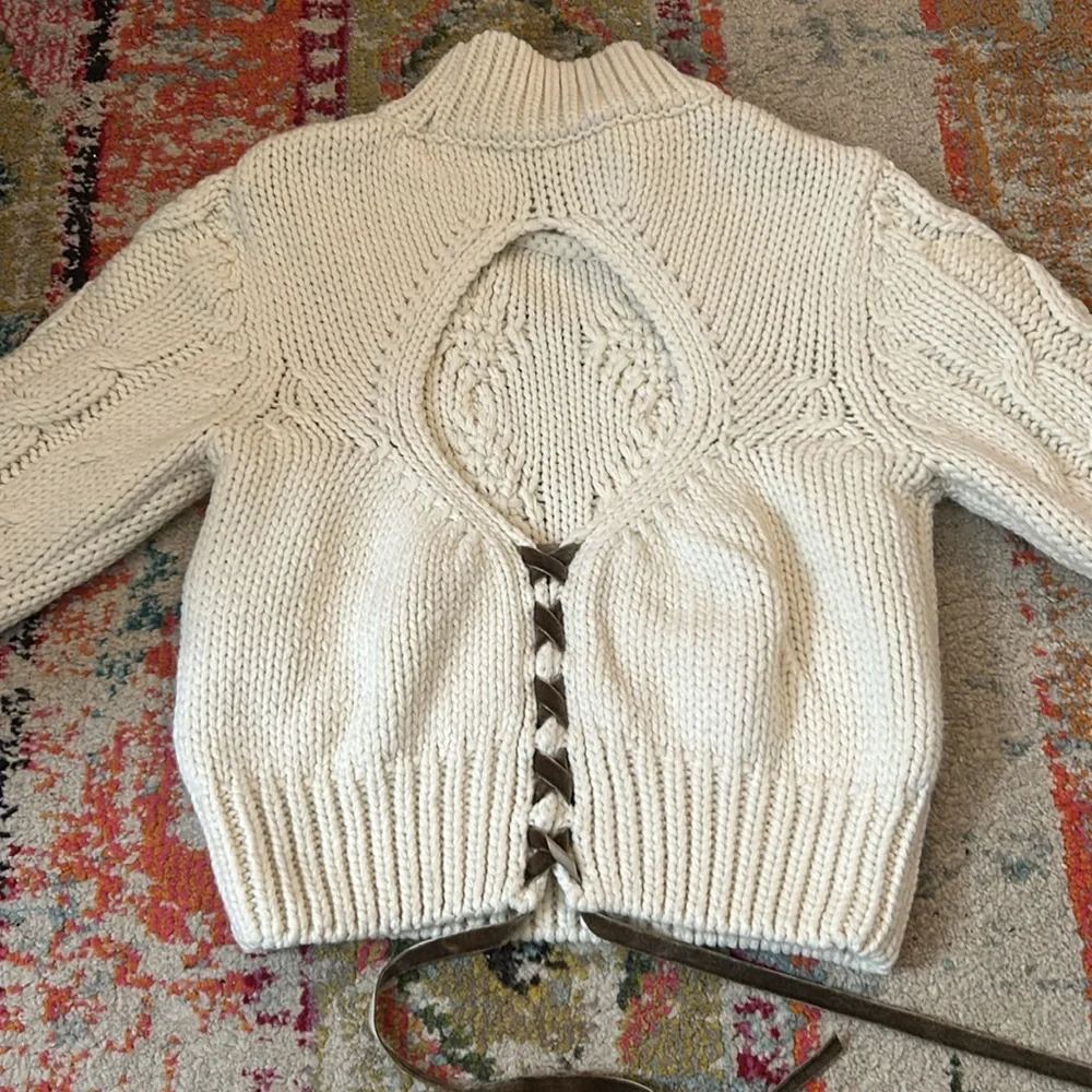 ZARA OPEN BACK CABLE KNIT SWEATER. Ivory. Size M